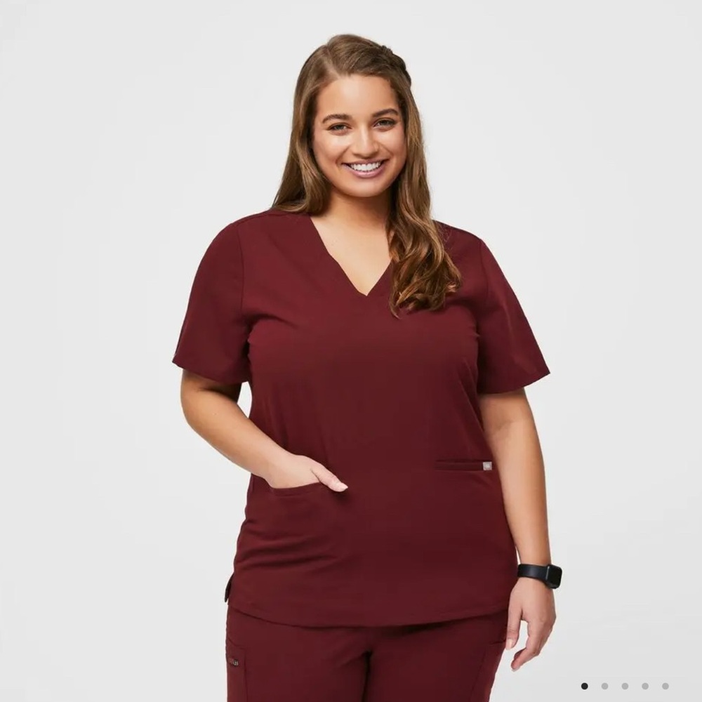 Figs Casma 3 pocket scrub top EUC XL- Burgundy